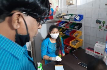 MedOnGo Team Member Facilitating Healthcare services at Vandaniya Balasaheb Thakrey Aapla Dawakhana Smart Clinic