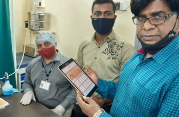 MedOnGo Team Member Facilitating Healthcare services at Vandaniya Balasaheb Thakrey Aapla Dawakhana Smart Clinic