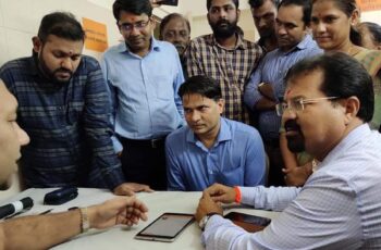 Hon. BMC Health Head Amey Ghole, Hon. Mayor of Mumbai at Aapla Davakhana , Wadala. Mumbai