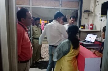 Dr. Anirudh Malegaonkar MOH of TMC, Managing Director Balaji Krishnammagaru of MedOnG,o inspecting Vandaniya Balasaheb Thakrey Aapla Dawakhana during Covid