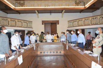 Deputy Chief Minister of Maharashtra inaugurating Aapla Dawakahan for Covid Solutions for Pune City with MedOnGo Team
