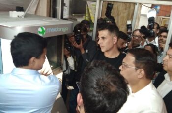 Hon. MP Shrikan Shinde, Akshay Kumar Ji, Hon. TMC Commissioner Sanjeev Jaiswal, Balaji Krishnammagaru and Puneet Gurnani of MedOnGo, inaugurating Vandaniya Balasaheb Thakrey Aapla Dawakhana in Shrinagar Area of Thane - 2019